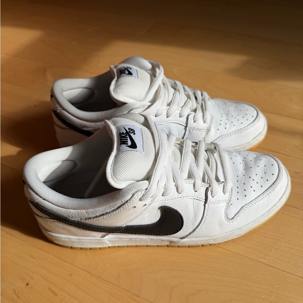 Nike SB dunk White and Black Sneakers size 10